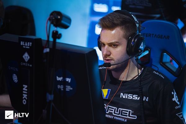 组内赛趣味数据：Wei登场11次拿下5个MVP，状态火热