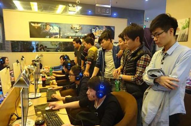 社会学视角：解析“互联网大厂”内部的产品设计如何借鉴老虎机的数值逻辑。（社会学观察：互联网大厂如何在产品设计中套用“老虎机式”数值逻辑）